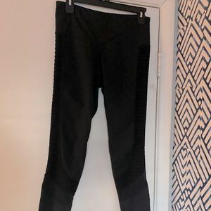 Black workout leggings, ribbed side detailing